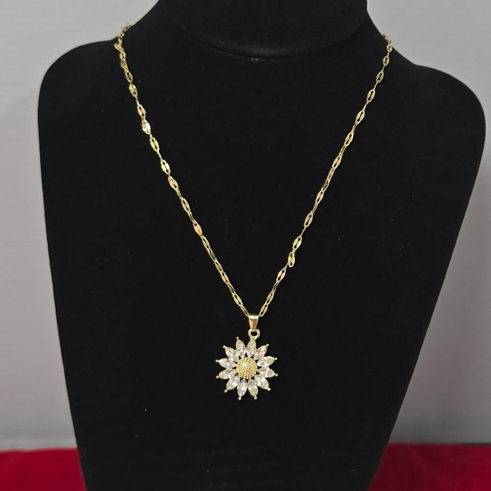 Gold Daisy Pendant Necklace | CZ Floral Sunflower-Style Stainless Steel Minimal
